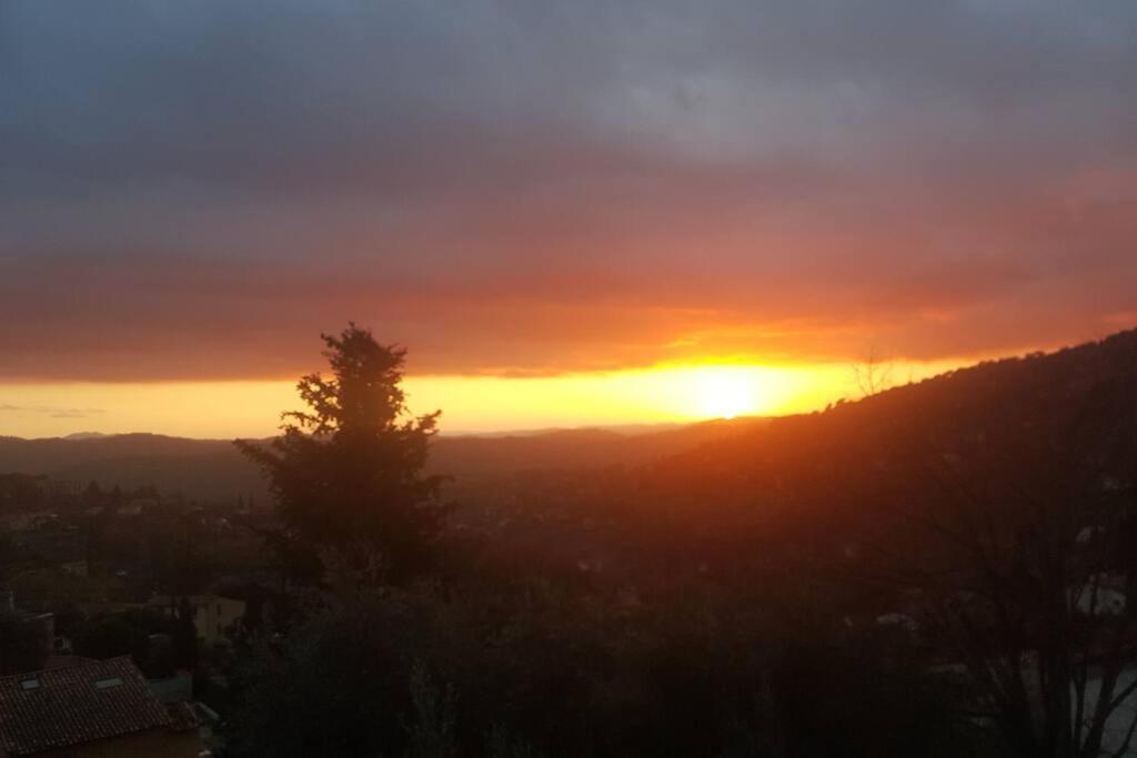 De 1 A 6 Avec Terrasse Solarium, Vue Panoramique Et Parking Gratuit *