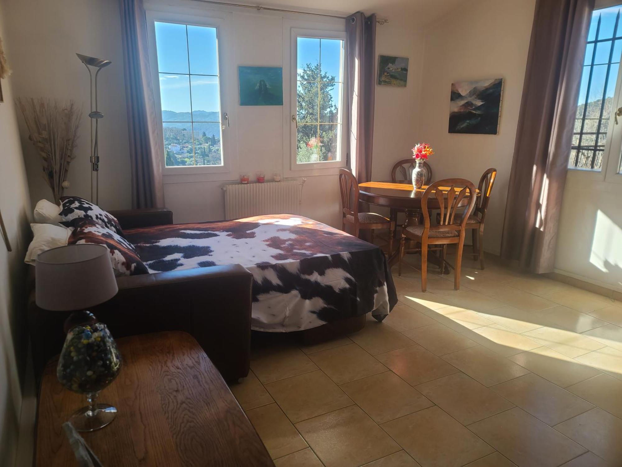 De 1 A 6 Avec Terrasse Solarium, Vue Panoramique Et Parking Gratuit * Grasse