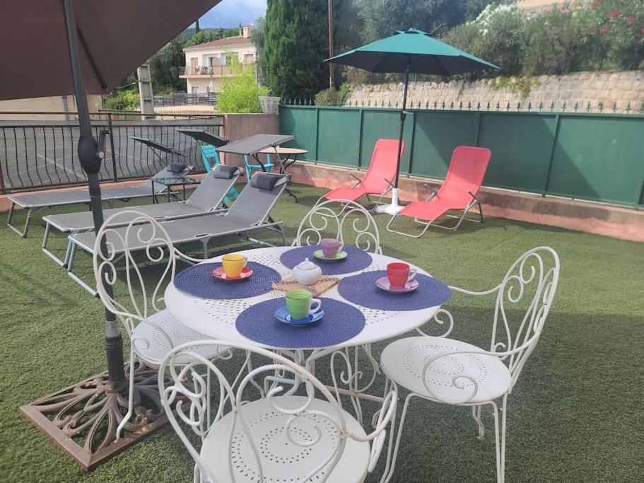 De 1 A 6 Avec Terrasse Solarium, Vue Panoramique Et Parking Gratuit Apartment Grasse