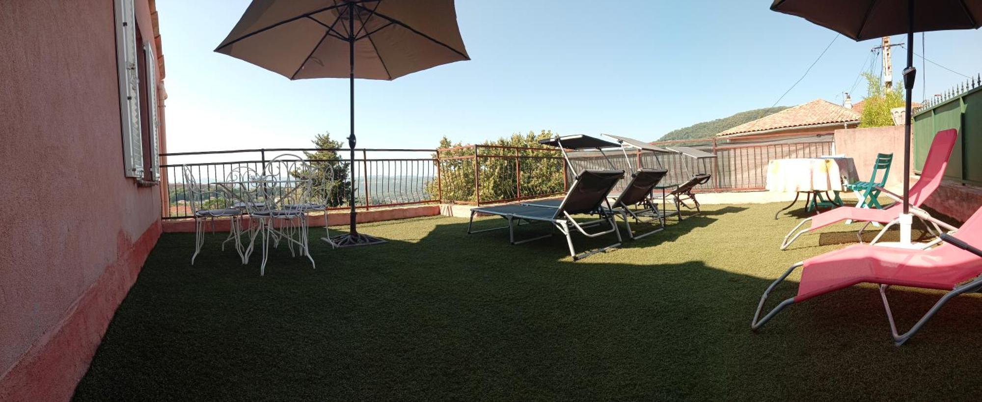 De 1 A 6 Avec Terrasse Solarium, Vue Panoramique Et Parking Gratuit * Grasse